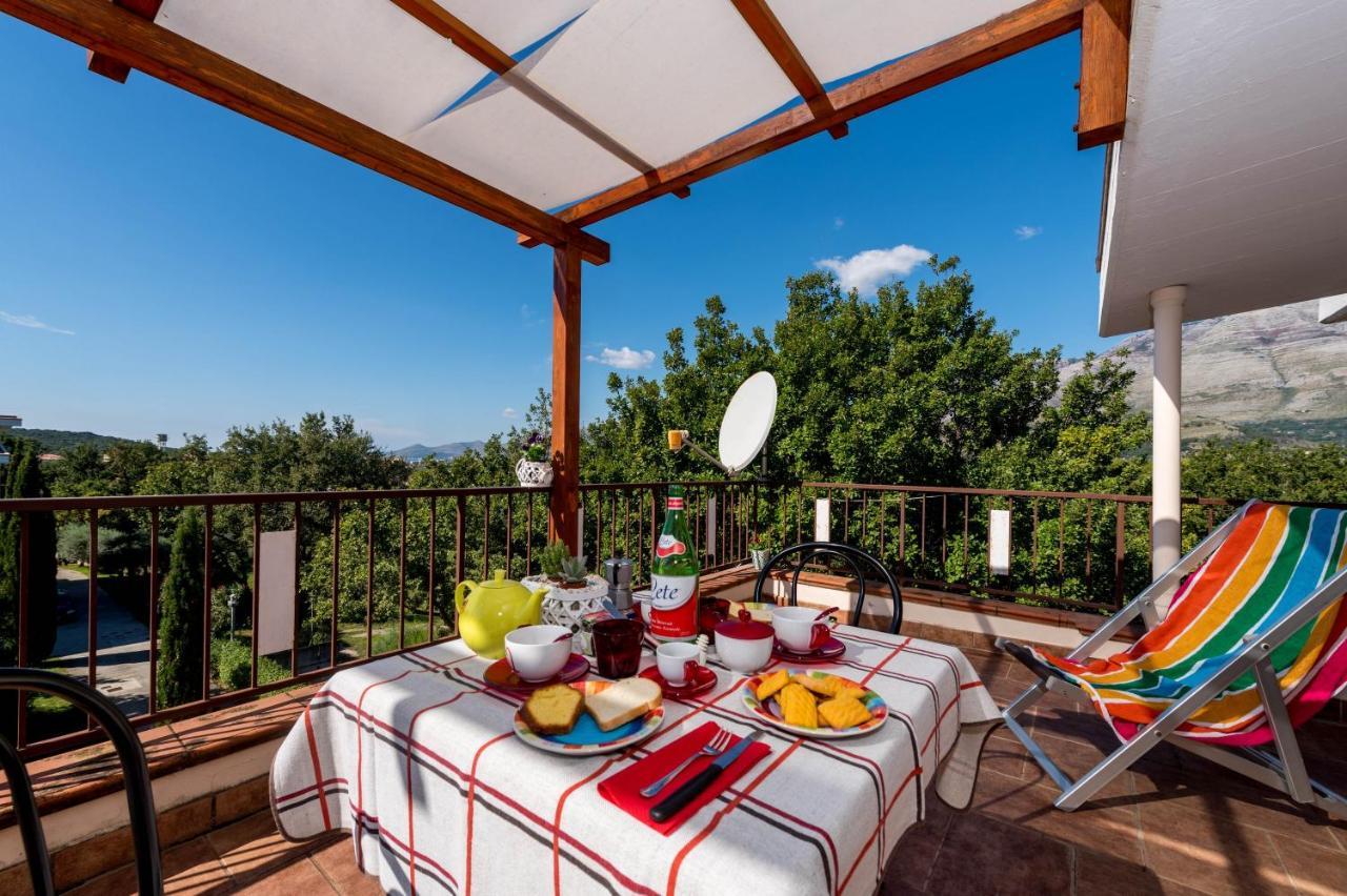 Livingapple Apartment Scauri  Exterior photo