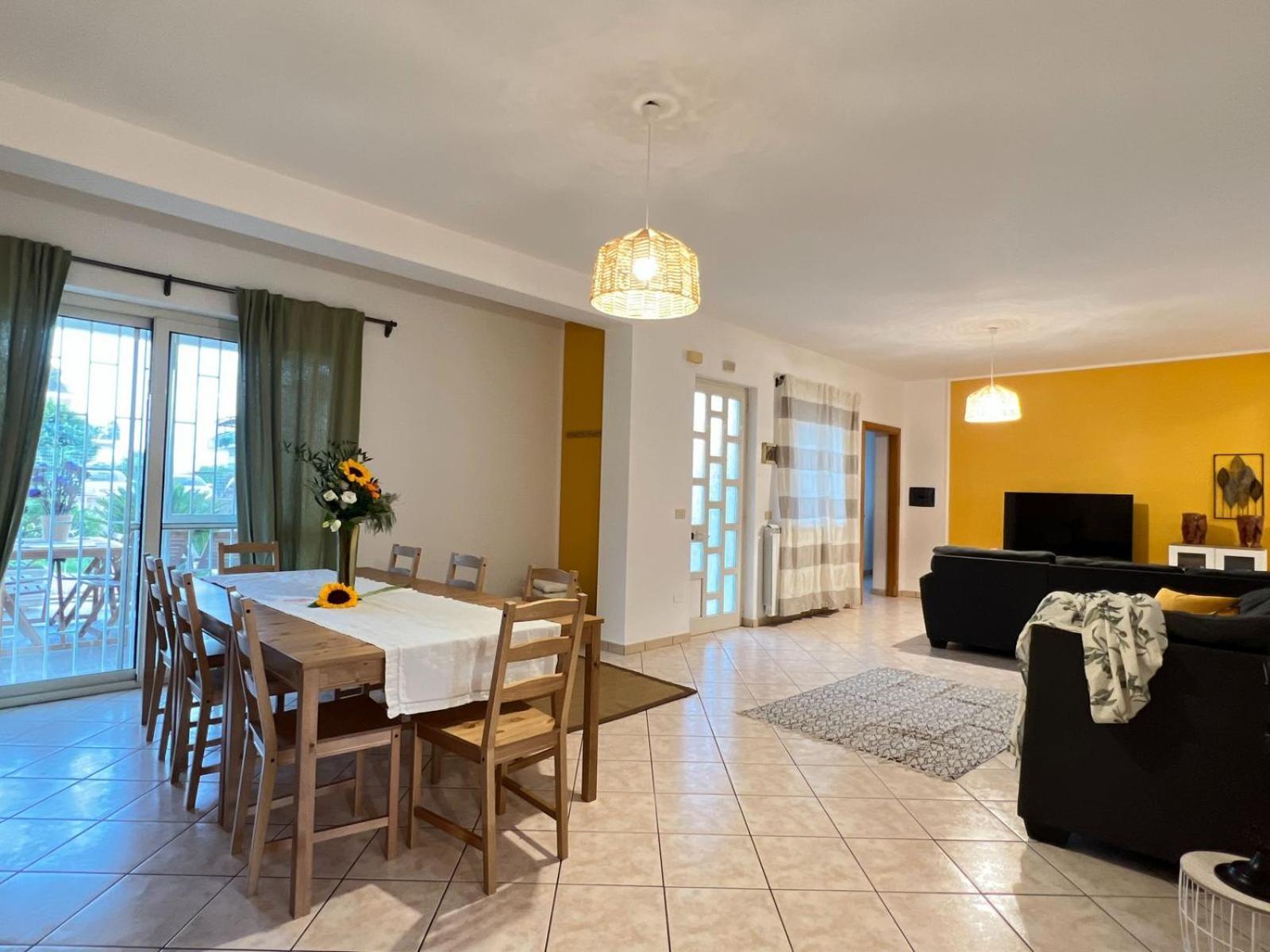 Livingapple Apartment Scauri  Exterior photo
