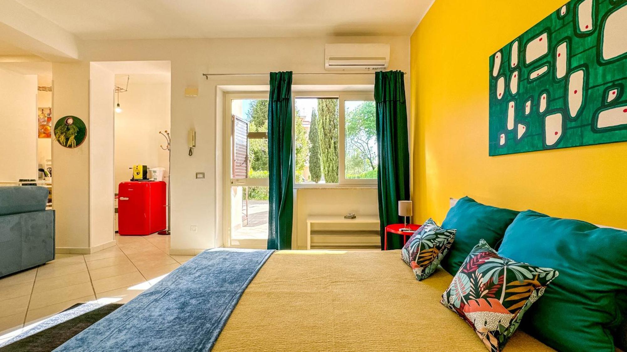 Livingapple Apartment Scauri  Exterior photo
