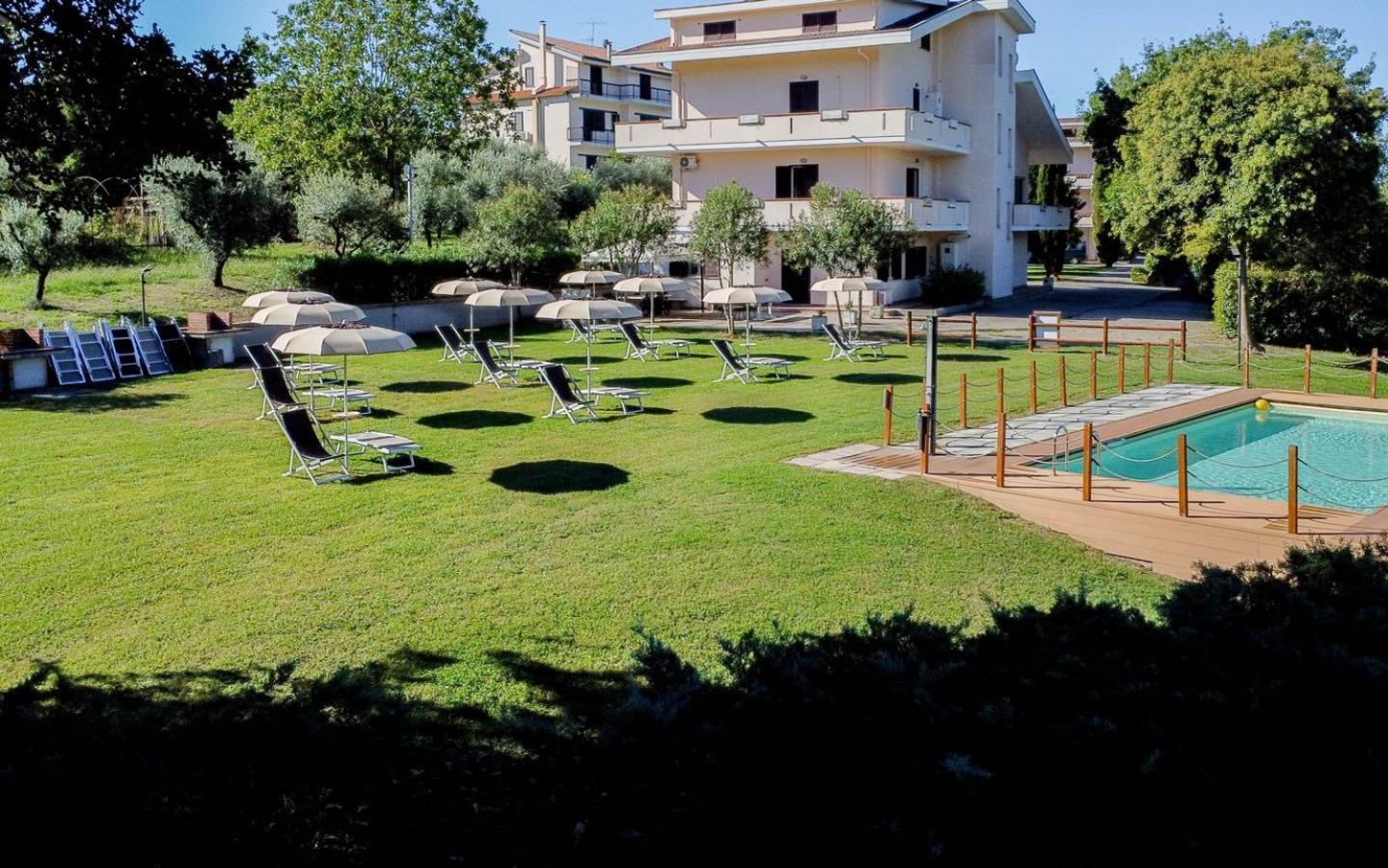 Livingapple Apartment Scauri  Exterior photo